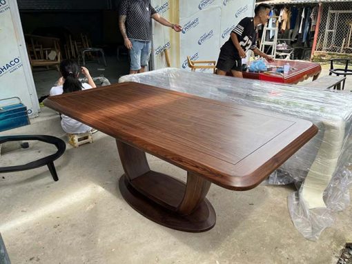 Bàn gỗ óc chó nguyên khối, kiểu dáng tinh tế, phù hợp phòng khách và phòng ăn