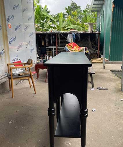 Bàn trang trí gỗ sơn đen sang trọng