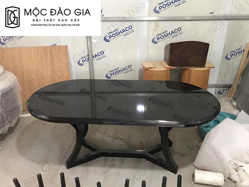 Bàn Ăn Mặt Kính Đen Hình Ovan