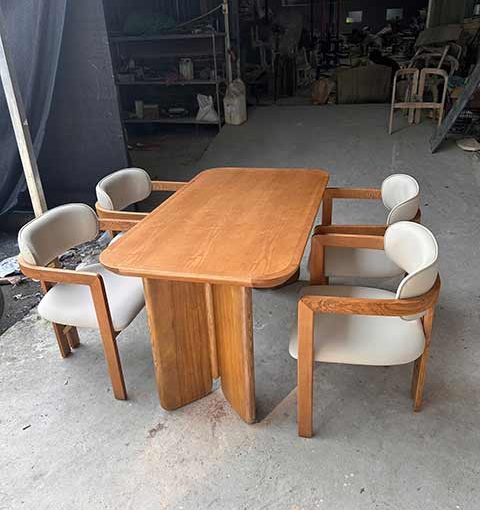 Bàn Ăn Gỗ Tự Nhiên 4 Ghế Bọc Da Cao Cấp