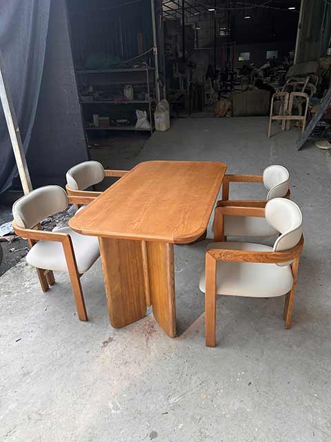 Bàn Ăn Gỗ Tự Nhiên 4 Ghế Bọc Da Cao Cấp