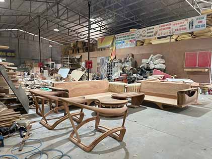 sofa gỗ bọc da cao cấp giai đoạn làm khung tại xưởng Nội Thất Đào Gia