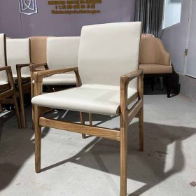 Ghế Gỗ Bọc Da Có Tay Vịn