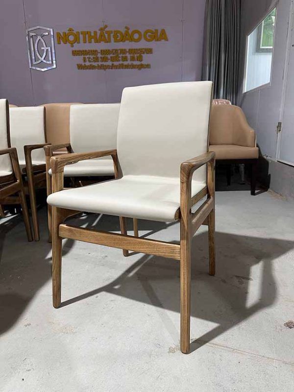 Ghế Gỗ Bọc Da Có Tay Vịn